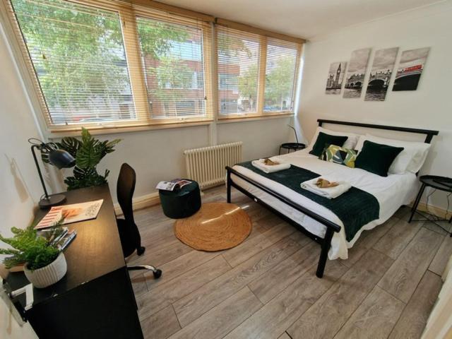 2 Bedrooms Flat In Great Location! London Eksteriør bilde