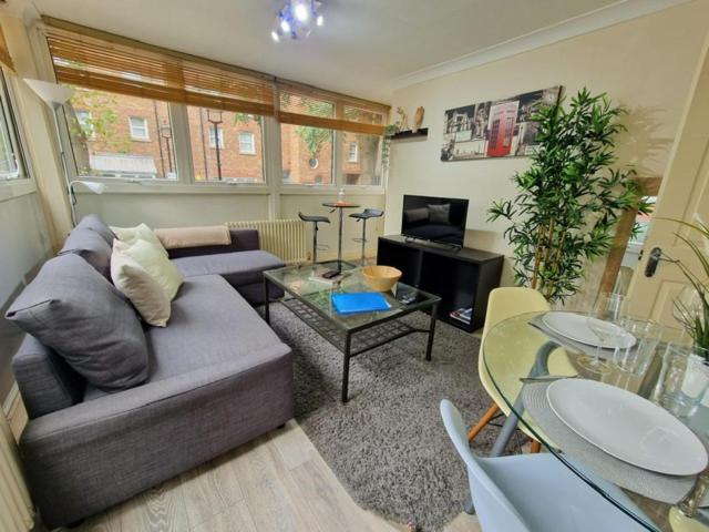 2 Bedrooms Flat In Great Location! London Eksteriør bilde