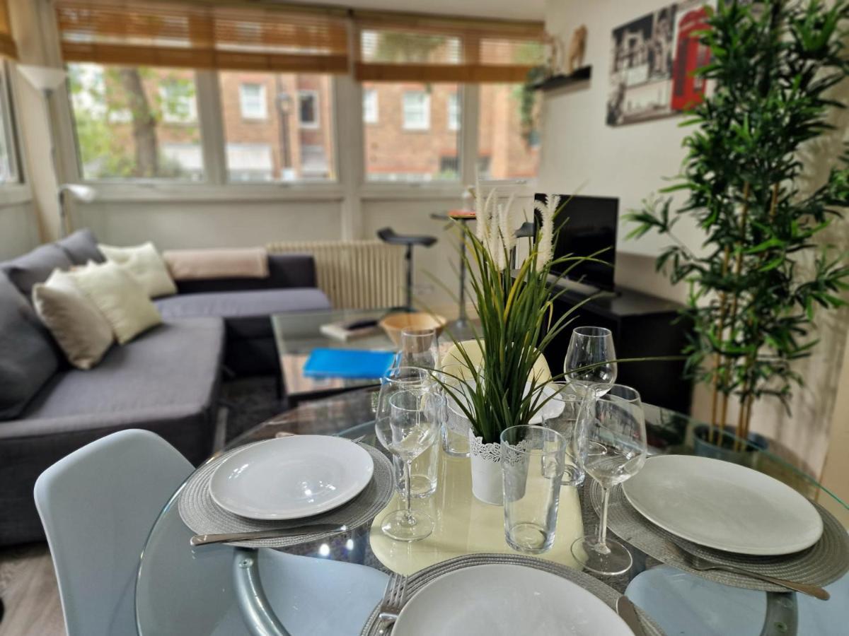 2 Bedrooms Flat In Great Location! London Eksteriør bilde