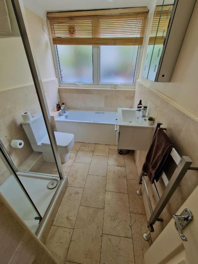 2 Bedrooms Flat In Great Location! London Eksteriør bilde