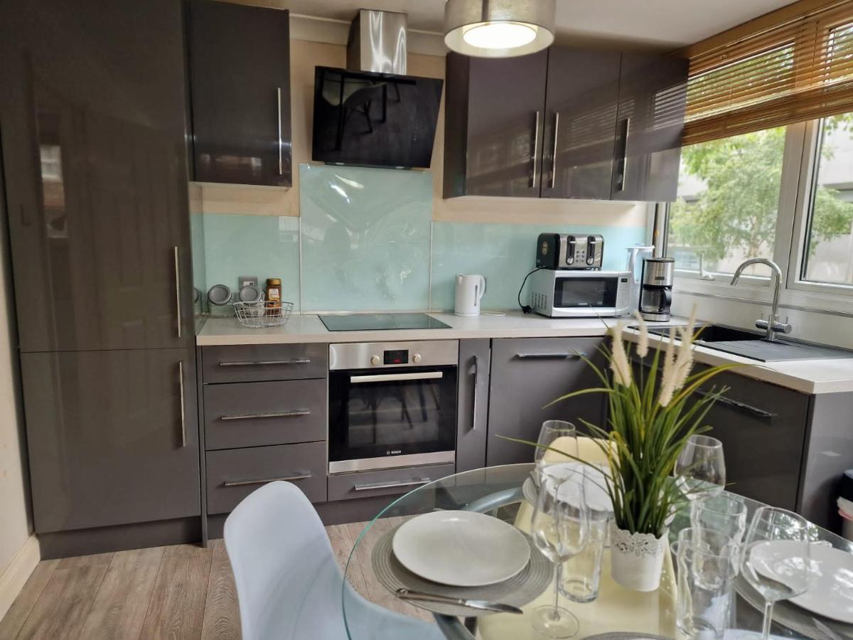 2 Bedrooms Flat In Great Location! London Eksteriør bilde